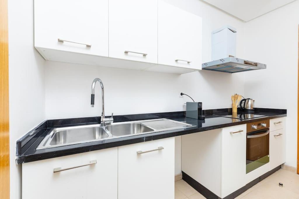 Апартаменти Modern 2Br Retreat In Marina Sale Luxury Living Hajja Екстер'єр фото