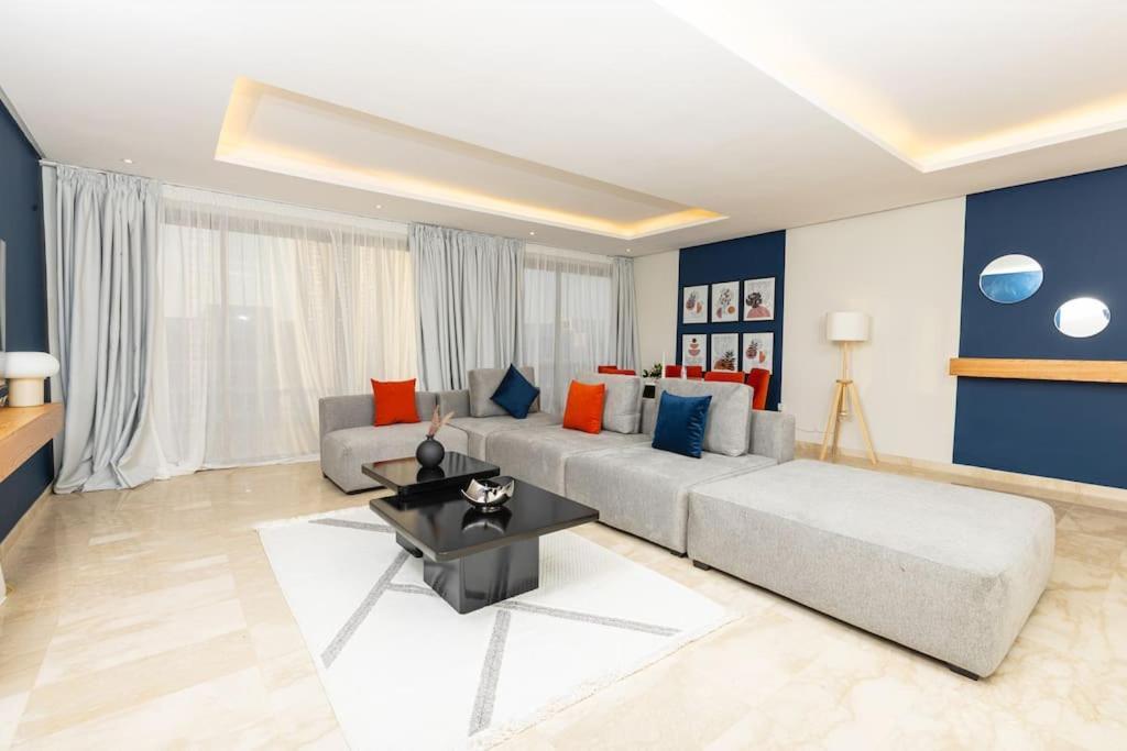 Апартаменти Modern 2Br Retreat In Marina Sale Luxury Living Hajja Екстер'єр фото